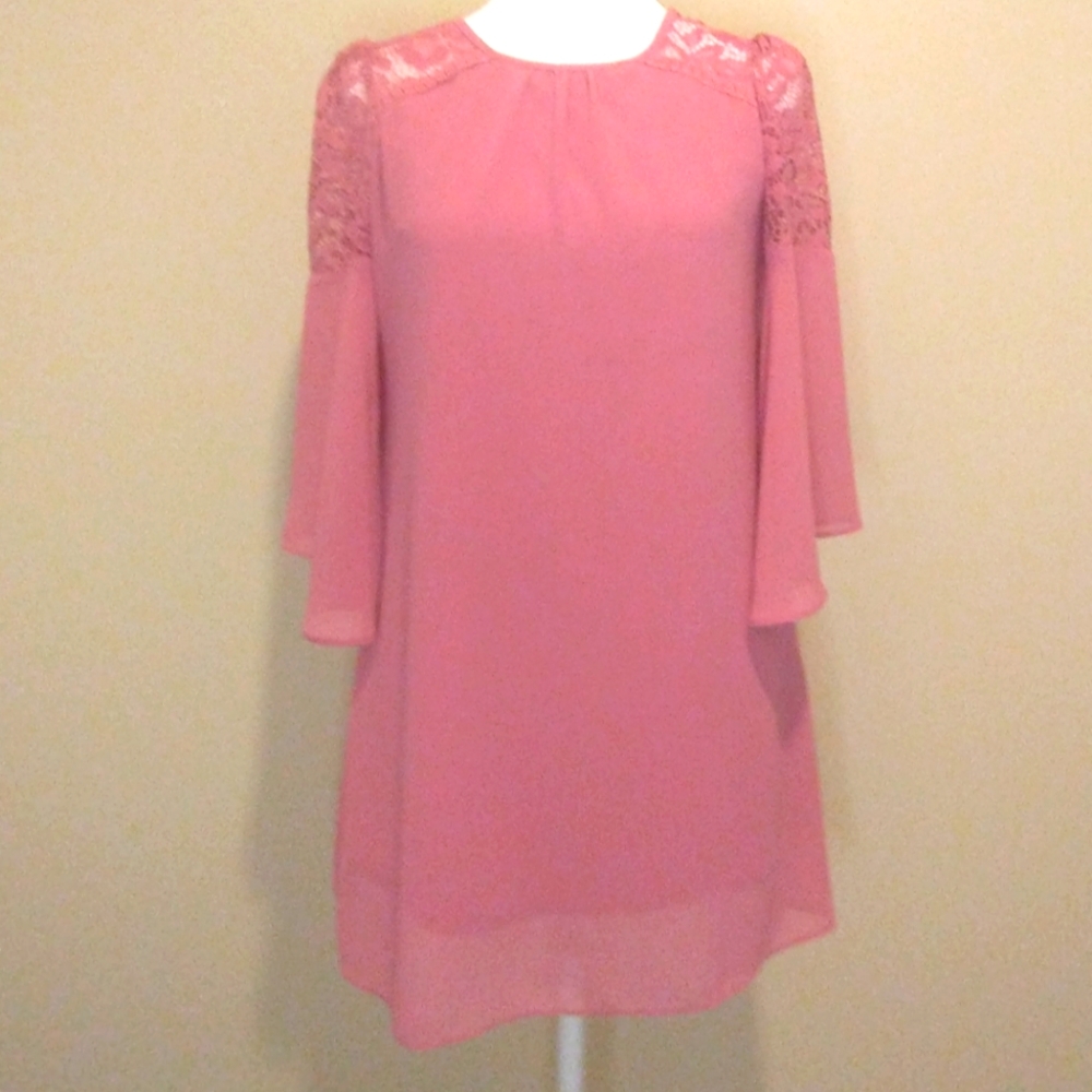Amy Byer Rose Pink Chiffon Bell Sleeve Dress With Lace Detailing